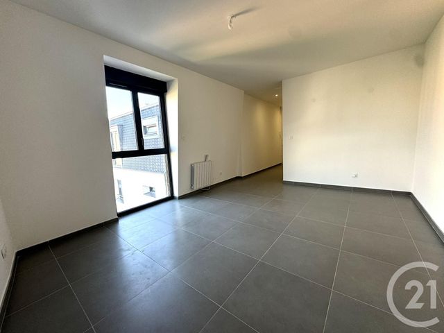 Appartement T3 à louer - 3 pièces - 60.2 m2 - ST FONS - 69 - RHONE-ALPES - Century 21 K.P.I