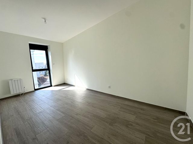 Appartement T3 à louer - 3 pièces - 60.2 m2 - ST FONS - 69 - RHONE-ALPES - Century 21 K.P.I