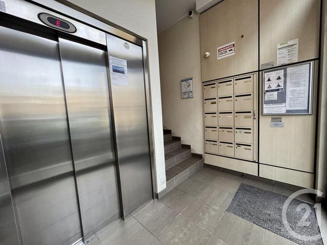 Appartement F4 à louer - 4 pièces - 91.59 m2 - ST FONS - 69 - RHONE-ALPES - Century 21 K.P.I