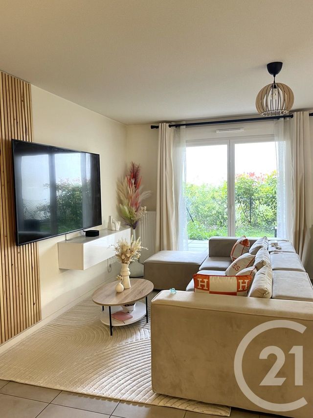 Appartement T3 à vendre - 3 pièces - 70.04 m2 - ST FONS - 69 - RHONE-ALPES - Century 21 K.P.I