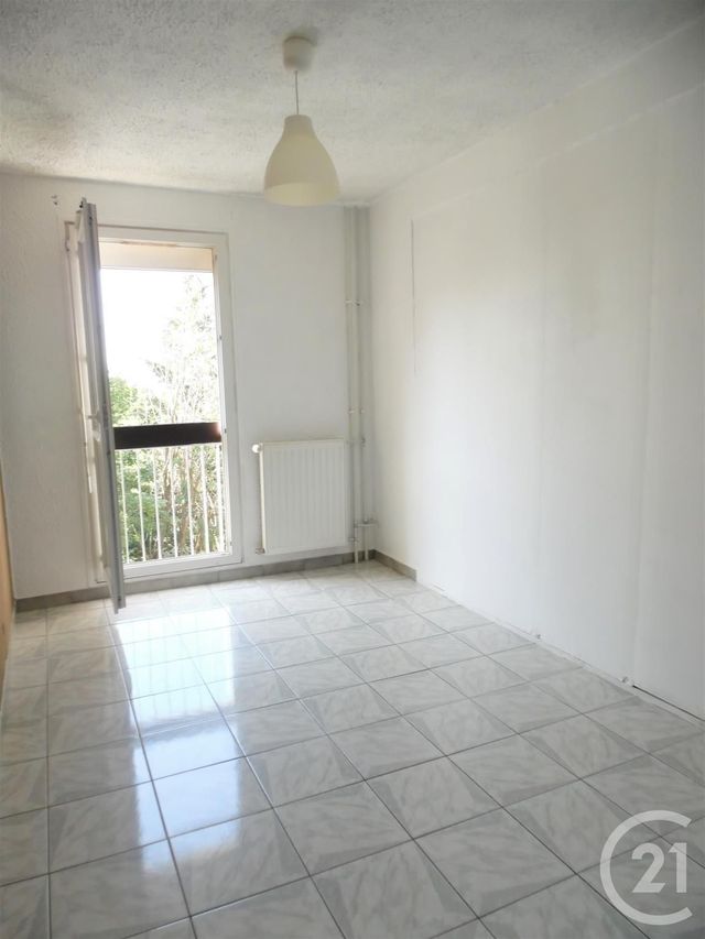 Appartement T4 à vendre - 4 pièces - 76.16 m2 - ST FONS - 69 - RHONE-ALPES - Century 21 K.P.I