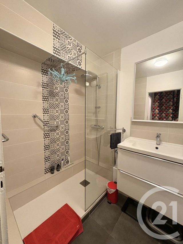 Appartement T4 à vendre - 4 pièces - 88.07 m2 - LYON - 69008 - RHONE-ALPES - Century 21 K.P.I