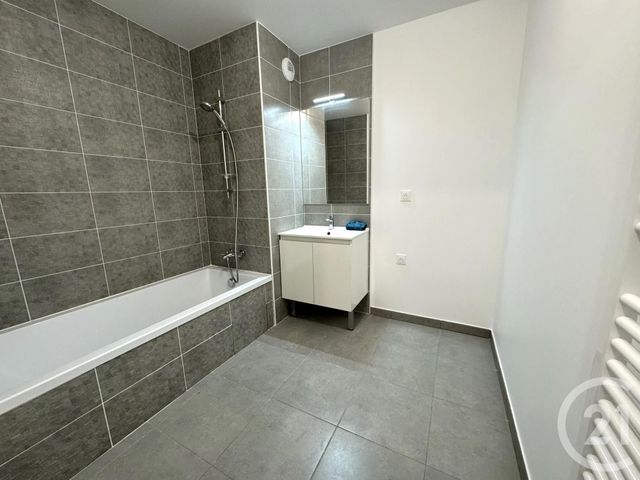 Appartement T3 à louer - 3 pièces - 60.27 m2 - GIVORS - 69 - RHONE-ALPES - Century 21 K.P.I