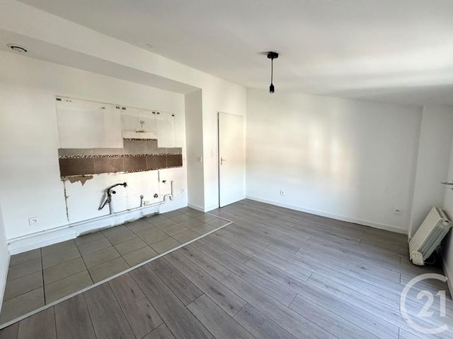 Appartement T2 à louer - 2 pièces - 31.7 m2 - ST FONS - 69 - RHONE-ALPES - Century 21 K.P.I