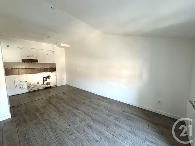 Appartement T2 à louer - 2 pièces - 35.45 m2 - ST FONS - 69 - RHONE-ALPES - Century 21 K.P.I