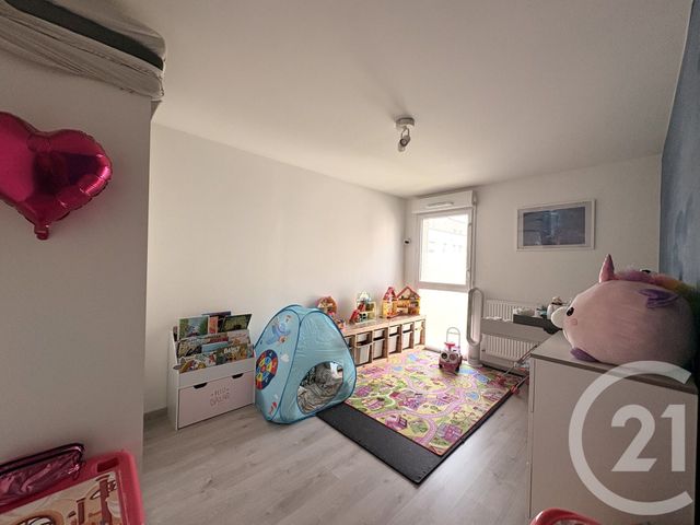 Appartement T4 à vendre - 4 pièces - 81.66 m2 - ST FONS - 69 - RHONE-ALPES - Century 21 K.P.I