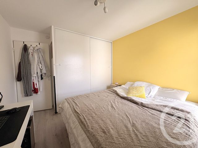 Appartement T4 à vendre - 4 pièces - 81.66 m2 - ST FONS - 69 - RHONE-ALPES - Century 21 K.P.I