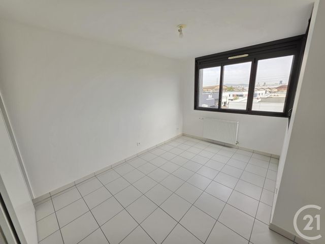 Appartement T3 à vendre - 3 pièces - 66.1 m2 - ST FONS - 69 - RHONE-ALPES - Century 21 K.P.I