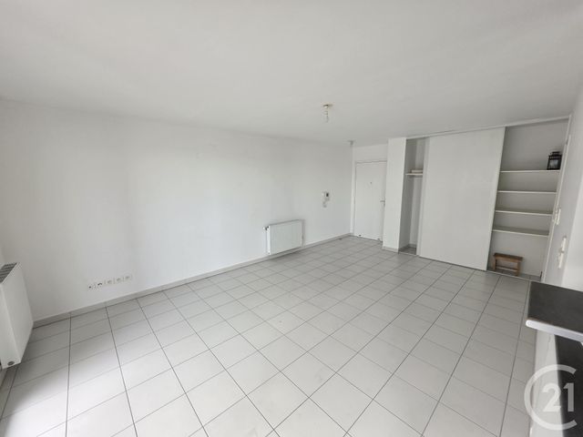 Appartement T3 à vendre - 3 pièces - 66.1 m2 - ST FONS - 69 - RHONE-ALPES - Century 21 K.P.I