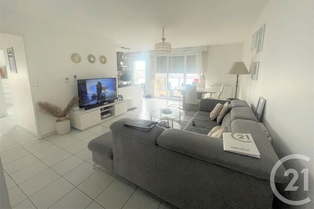 Appartement T3 à vendre - 3 pièces - 66.1 m2 - ST FONS - 69 - RHONE-ALPES - Century 21 K.P.I