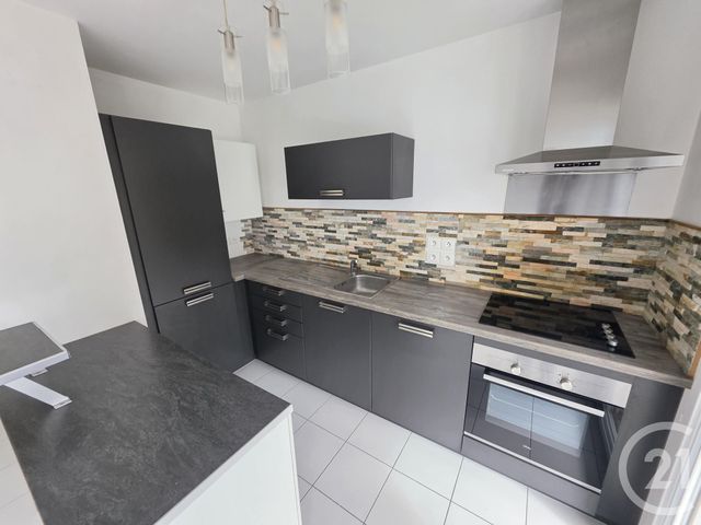 Appartement T3 à vendre - 3 pièces - 66.1 m2 - ST FONS - 69 - RHONE-ALPES - Century 21 K.P.I