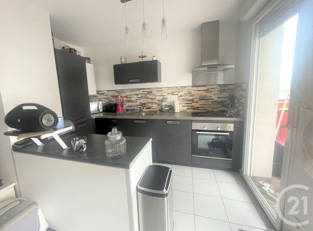 Appartement T3 à vendre - 3 pièces - 66.1 m2 - ST FONS - 69 - RHONE-ALPES - Century 21 K.P.I