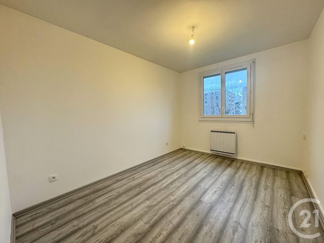Appartement F4 à louer - 4 pièces - 63.08 m2 - VENISSIEUX - 69 - RHONE-ALPES - Century 21 K.P.I