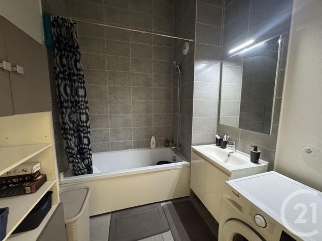 Appartement à vendre - 4 pièces - 84.0 m2 - ST FONS - 69 - RHONE-ALPES - Century 21 K.P.I