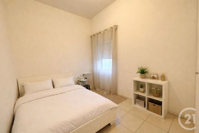 Appartement à vendre - 4 pièces - 84.0 m2 - ST FONS - 69 - RHONE-ALPES - Century 21 K.P.I