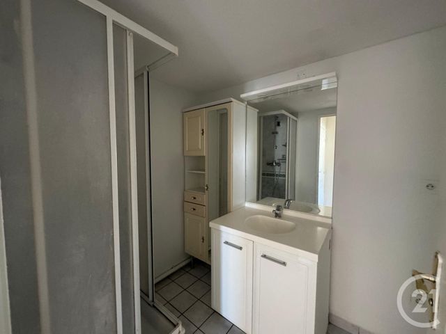 Appartement T3 à vendre - 3 pièces - 69.72 m2 - ST FONS - 69 - RHONE-ALPES - Century 21 K.P.I