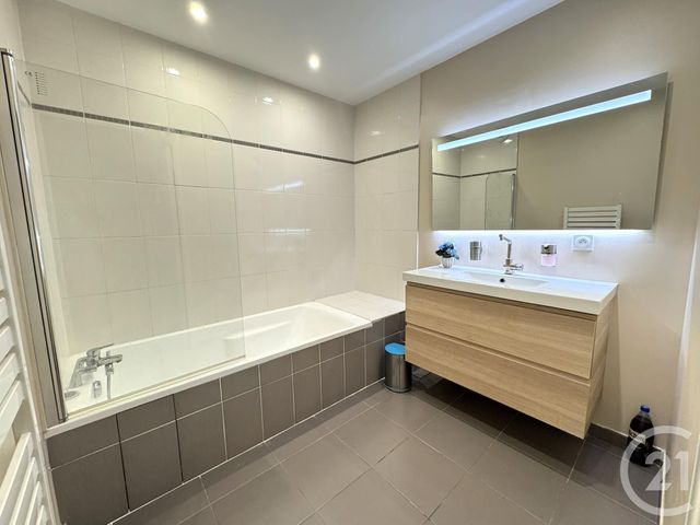 Appartement F5 à louer - 5 pièces - 93.17 m2 - ST FONS - 69 - RHONE-ALPES - Century 21 K.P.I