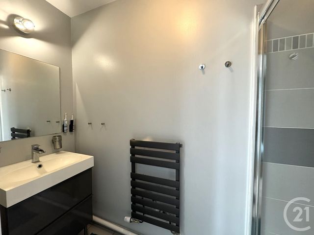 Appartement F5 à louer - 5 pièces - 93.17 m2 - ST FONS - 69 - RHONE-ALPES - Century 21 K.P.I