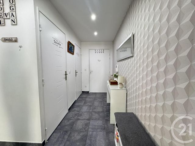 Appartement F5 à louer - 5 pièces - 93.17 m2 - ST FONS - 69 - RHONE-ALPES - Century 21 K.P.I