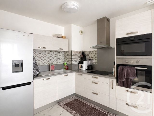 Appartement T3 à vendre - 3 pièces - 63.0 m2 - VENISSIEUX - 69 - RHONE-ALPES - Century 21 K.P.I