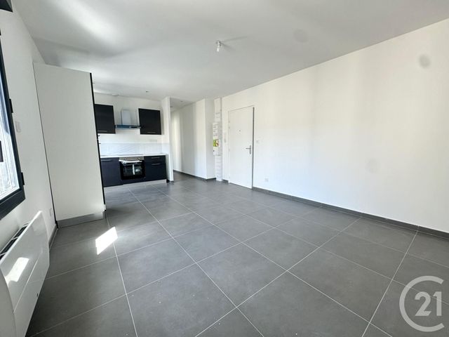 Appartement T2 à louer - 2 pièces - 40.7 m2 - ST FONS - 69 - RHONE-ALPES - Century 21 K.P.I