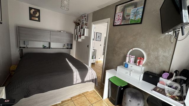 Appartement T4 à vendre - 4 pièces - 77.0 m2 - ST FONS - 69 - RHONE-ALPES - Century 21 K.P.I