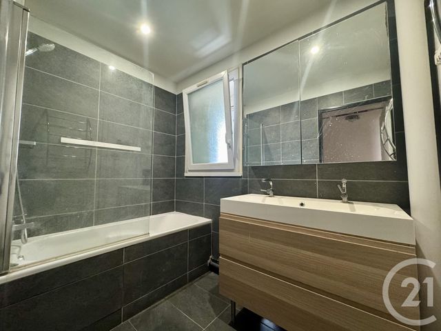 Appartement F3 à louer - 3 pièces - 68.0 m2 - ST FONS - 69 - RHONE-ALPES - Century 21 K.P.I