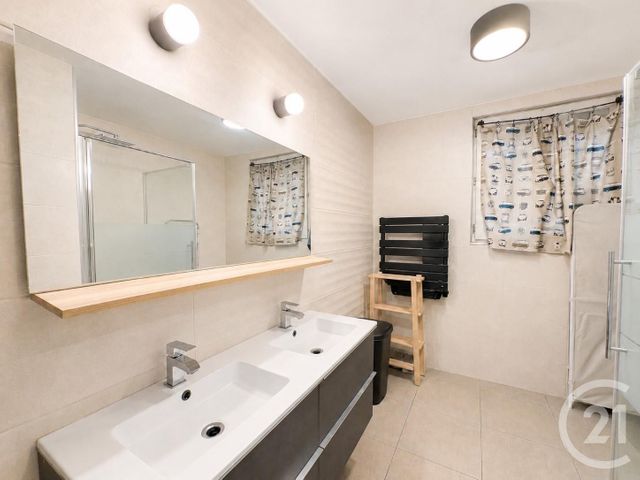 Appartement T3 à vendre - 3 pièces - 77.87 m2 - VENISSIEUX - 69 - RHONE-ALPES - Century 21 K.P.I