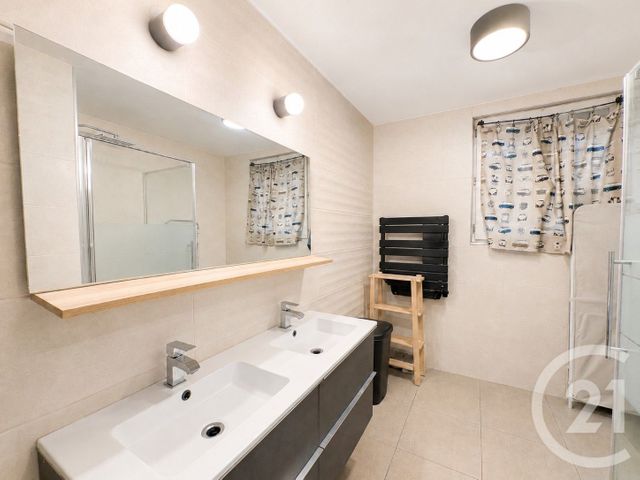 Appartement T3 à vendre - 3 pièces - 77.87 m2 - VENISSIEUX - 69 - RHONE-ALPES - Century 21 K.P.I