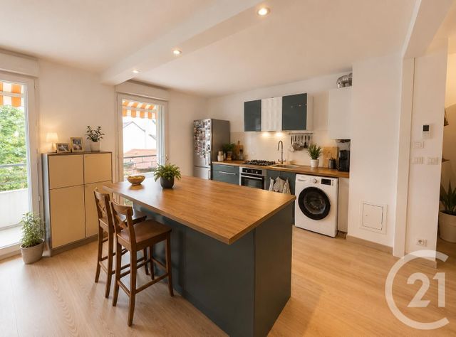 Appartement T3 à vendre - 3 pièces - 65.05 m2 - ST FONS - 69 - RHONE-ALPES - Century 21 K.P.I