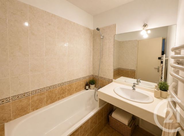 Appartement T3 à vendre - 3 pièces - 65.05 m2 - ST FONS - 69 - RHONE-ALPES - Century 21 K.P.I