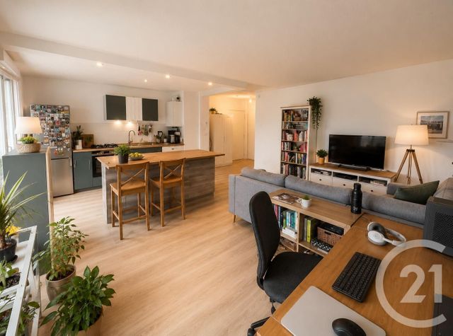 Appartement T3 à vendre - 3 pièces - 65.05 m2 - ST FONS - 69 - RHONE-ALPES - Century 21 K.P.I