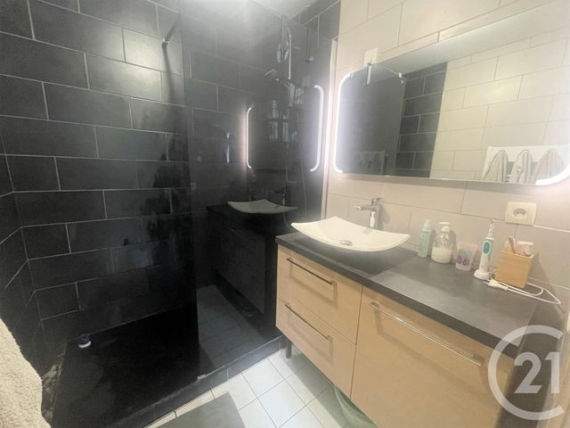 Appartement T3 à louer - 3 pièces - 65.92 m2 - VENISSIEUX - 69 - RHONE-ALPES - Century 21 K.P.I