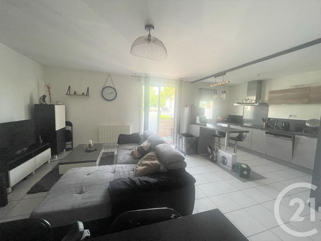 Appartement T3 à louer - 3 pièces - 65.92 m2 - VENISSIEUX - 69 - RHONE-ALPES - Century 21 K.P.I