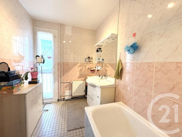Appartement T3 à vendre - 3 pièces - 65.0 m2 - ST FONS - 69 - RHONE-ALPES - Century 21 K.P.I