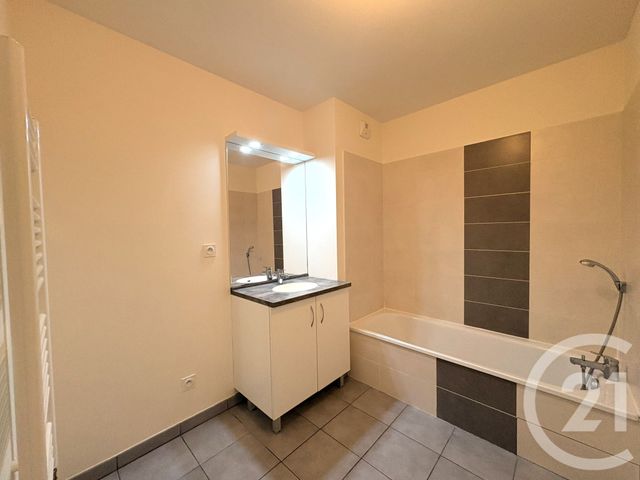 Appartement T3 à vendre - 3 pièces - 62.0 m2 - VENISSIEUX - 69 - RHONE-ALPES - Century 21 K.P.I