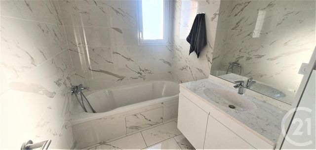 maison à louer - 5 pièces - 109.52 m2 - LE PEAGE DE ROUSSILLON - 38 - RHONE-ALPES - Century 21 K.P.I