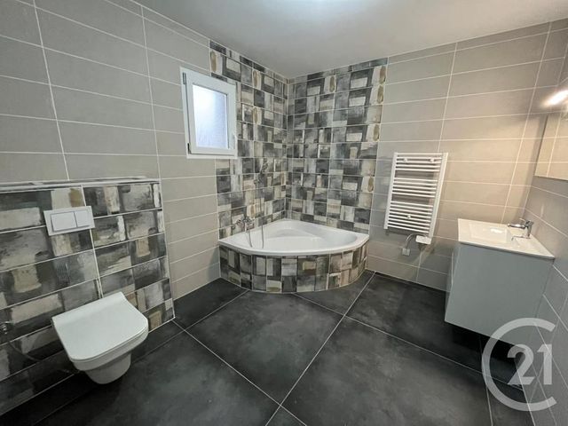 maison à louer - 5 pièces - 109.52 m2 - LE PEAGE DE ROUSSILLON - 38 - RHONE-ALPES - Century 21 K.P.I