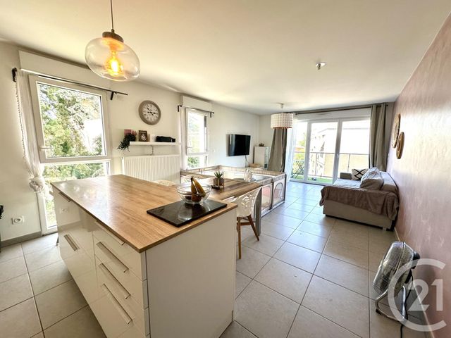 Appartement T3 à louer - 3 pièces - 69.51 m2 - VENISSIEUX - 69 - RHONE-ALPES - Century 21 K.P.I
