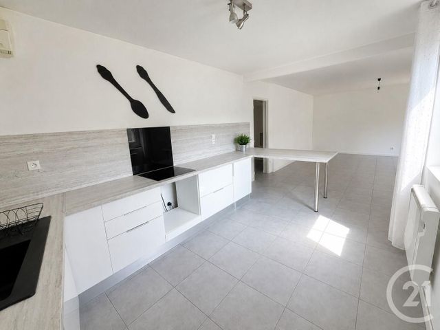 Appartement T4 à louer - 4 pièces - 80.25 m2 - ST FONS - 69 - RHONE-ALPES - Century 21 K.P.I