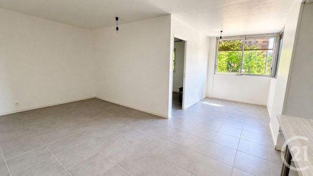 Appartement T4 à louer - 4 pièces - 80.25 m2 - ST FONS - 69 - RHONE-ALPES - Century 21 K.P.I
