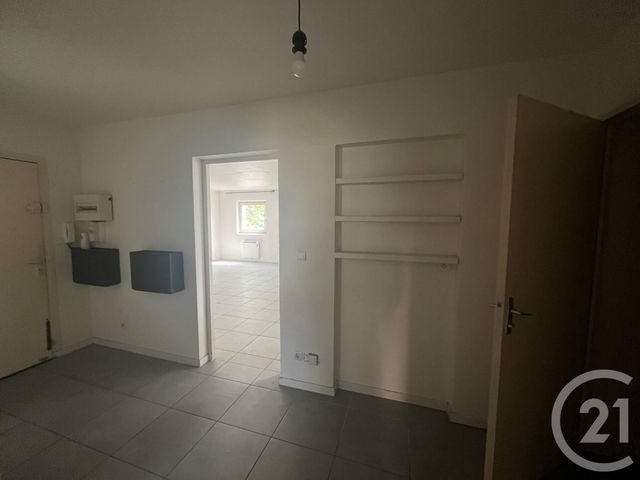 Appartement T4 à louer - 4 pièces - 80.25 m2 - ST FONS - 69 - RHONE-ALPES - Century 21 K.P.I