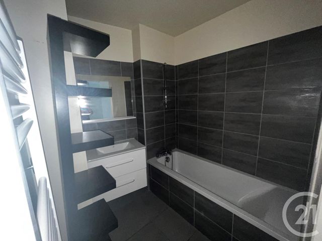 Appartement T4 à louer - 4 pièces - 80.25 m2 - ST FONS - 69 - RHONE-ALPES - Century 21 K.P.I
