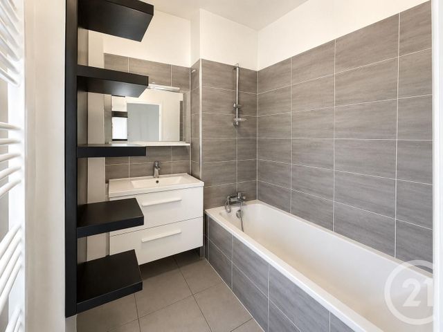 Appartement T4 à louer - 4 pièces - 80.25 m2 - ST FONS - 69 - RHONE-ALPES - Century 21 K.P.I