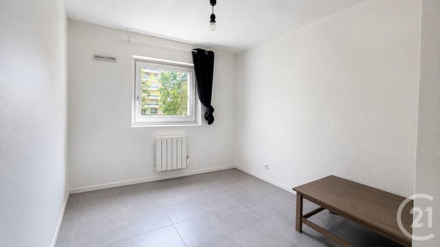 Appartement T4 à louer - 4 pièces - 80.25 m2 - ST FONS - 69 - RHONE-ALPES - Century 21 K.P.I