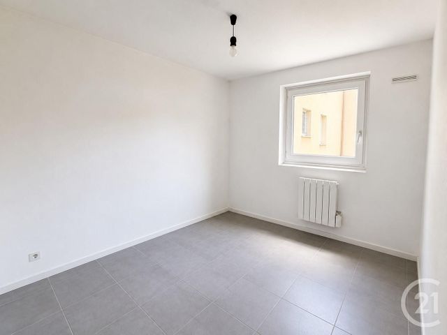 Appartement T4 à louer - 4 pièces - 80.25 m2 - ST FONS - 69 - RHONE-ALPES - Century 21 K.P.I