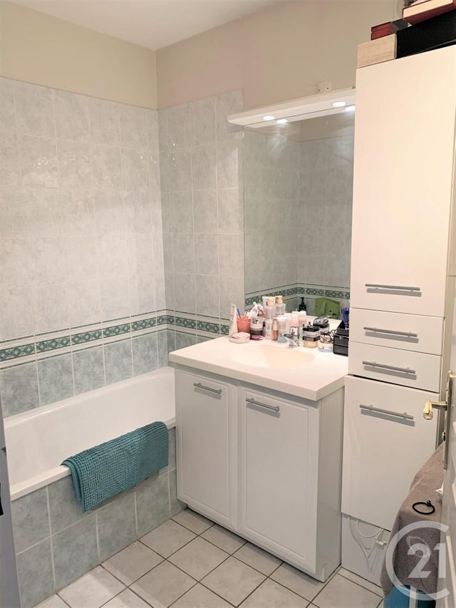 Appartement T5 à louer - 5 pièces - 100.03 m2 - ST FONS - 69 - RHONE-ALPES - Century 21 K.P.I
