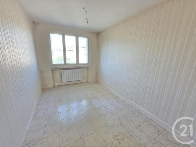 Appartement T4 à vendre - 4 pièces - 86.5 m2 - ST FONS - 69 - RHONE-ALPES - Century 21 K.P.I