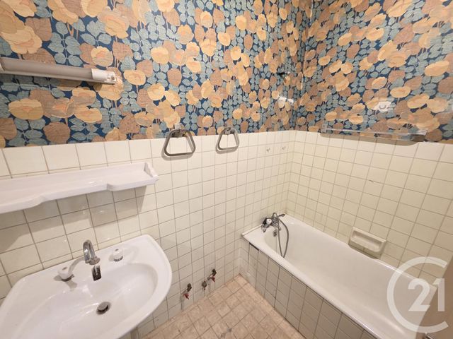 Appartement T4 à vendre - 4 pièces - 86.5 m2 - ST FONS - 69 - RHONE-ALPES - Century 21 K.P.I