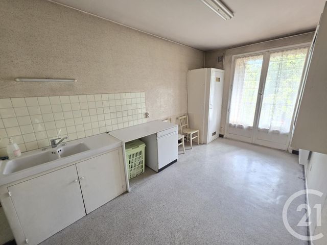Appartement T4 à vendre - 4 pièces - 86.5 m2 - ST FONS - 69 - RHONE-ALPES - Century 21 K.P.I